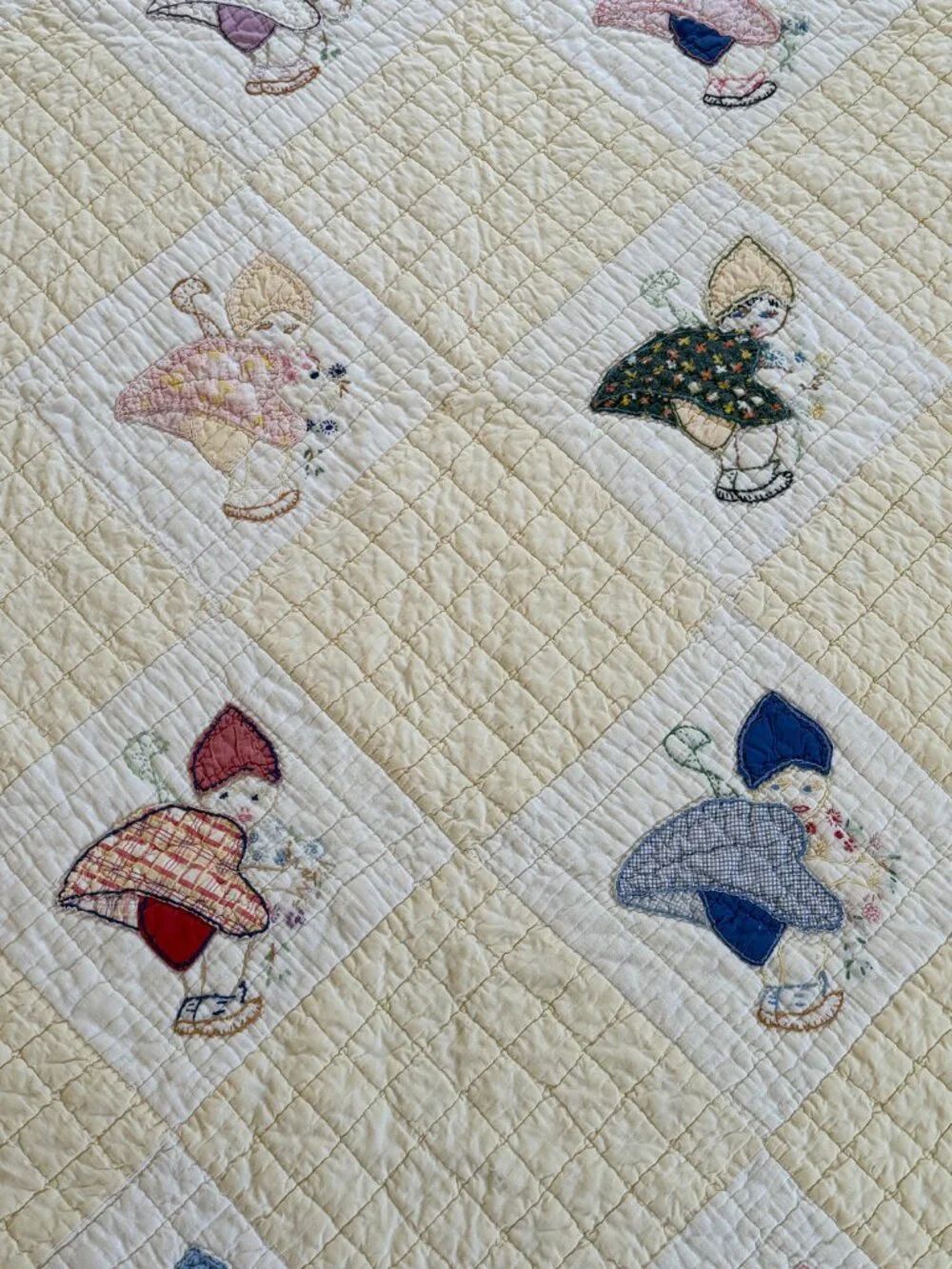 Cheeky Vintage Handmade Sunbonnet Sue Throw Twin Quilt Bloomers Showing Retro